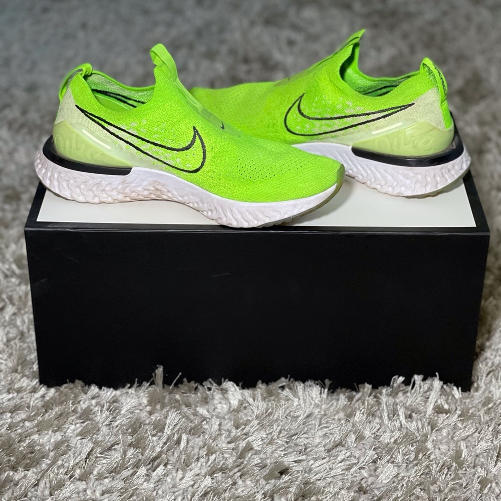 Nike Women’s Epic Phantom React Flyknit